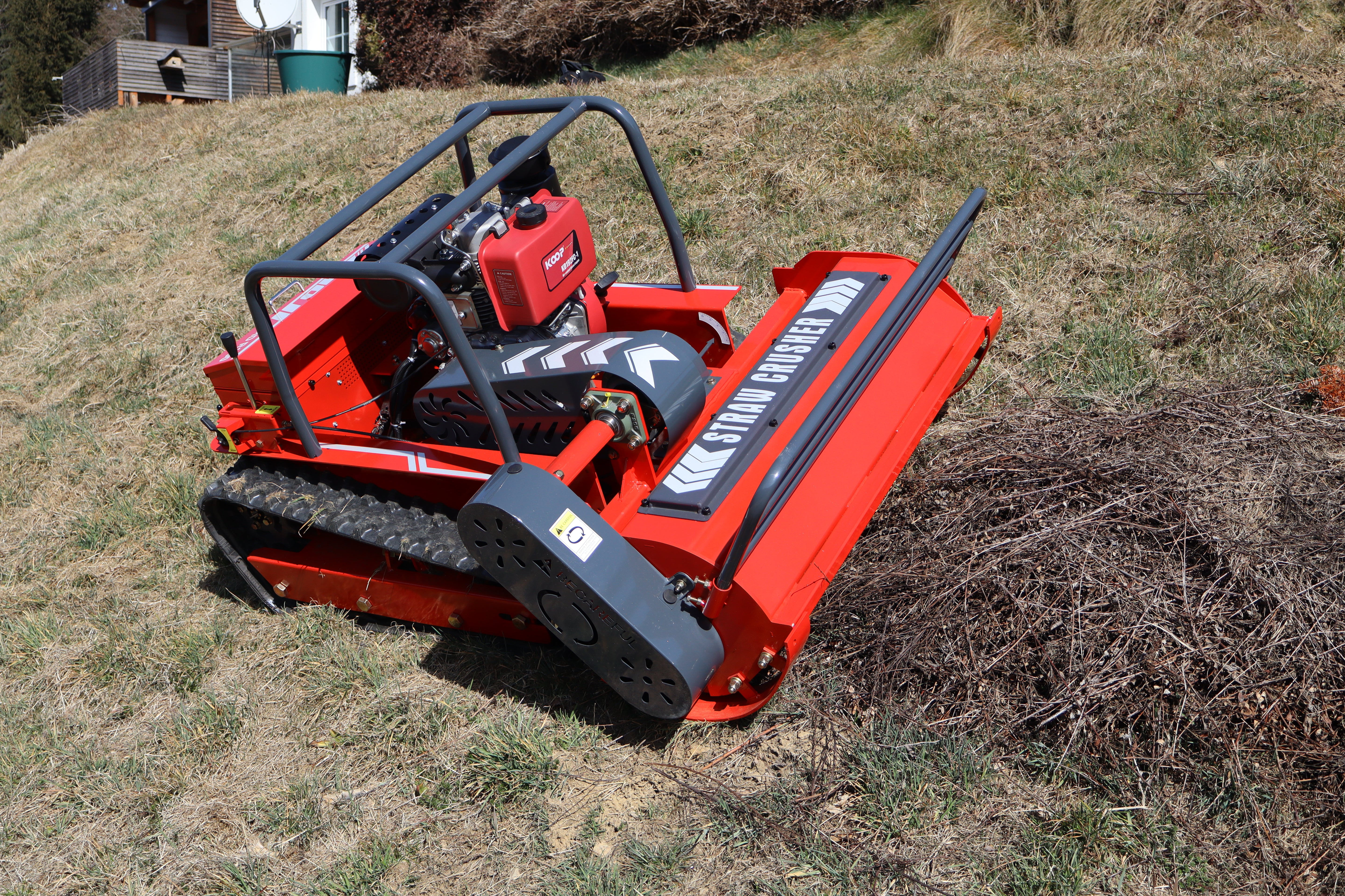 Starke MähleistungMit bis zu 15PS und einem hohen Drehmoment (dank Dieselmotor) zerkleinert der Mulcher auch Gestrüpp und kleine Äste mühelos